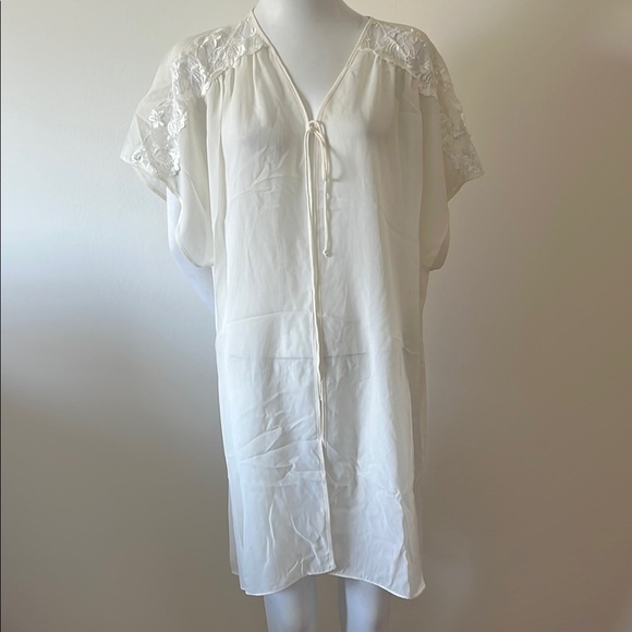 Cinema Etoile Other - Cinema Etoile Vintage Elegant Lace-Trimmed Rob Size LNew With Tag